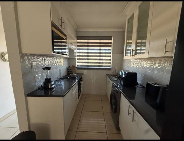 2 BEDROOM APARTMENT FOR SALE IN VANDERBIJLPARK CW 6